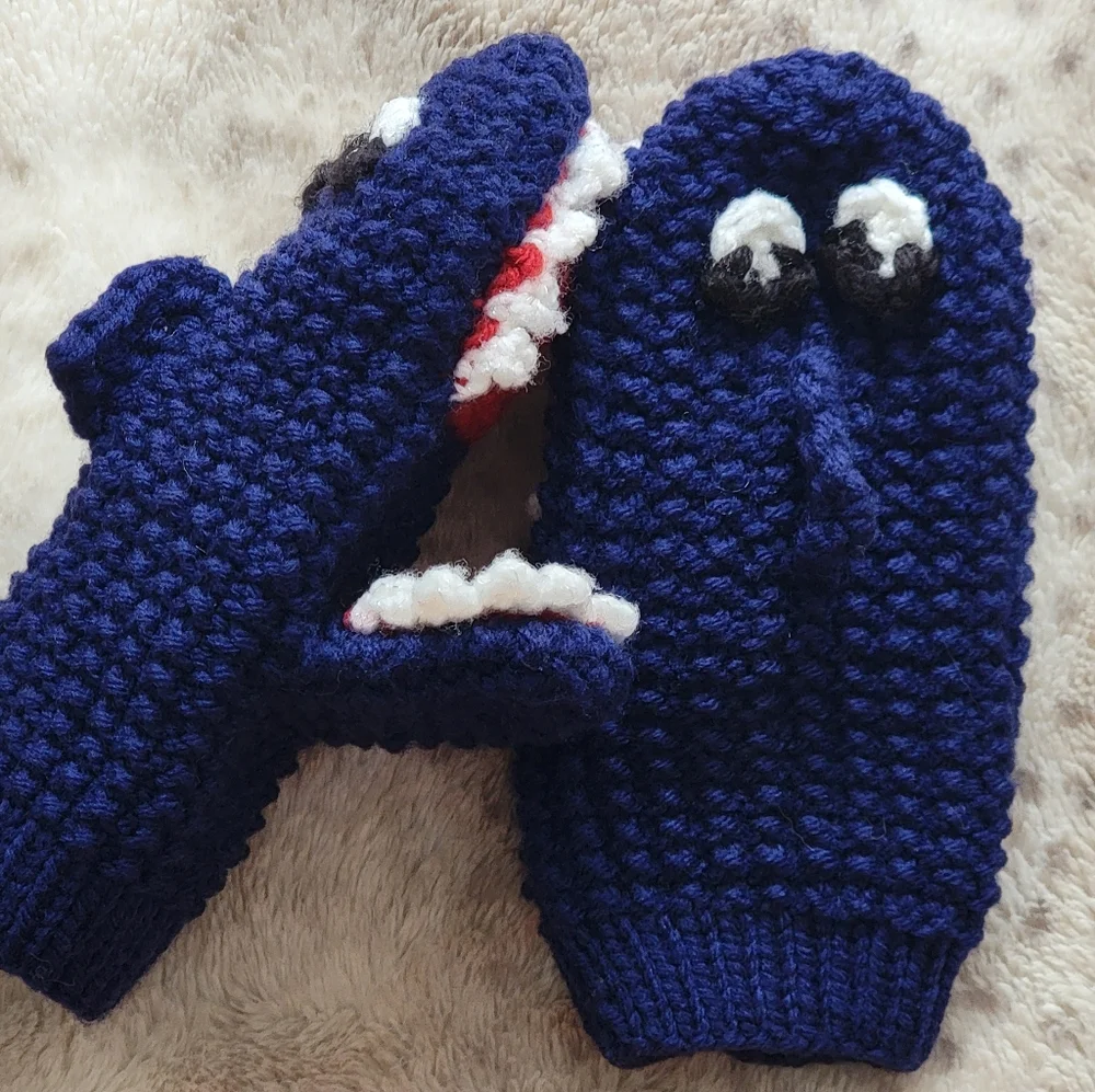 🦈 Shark Knit Mittens